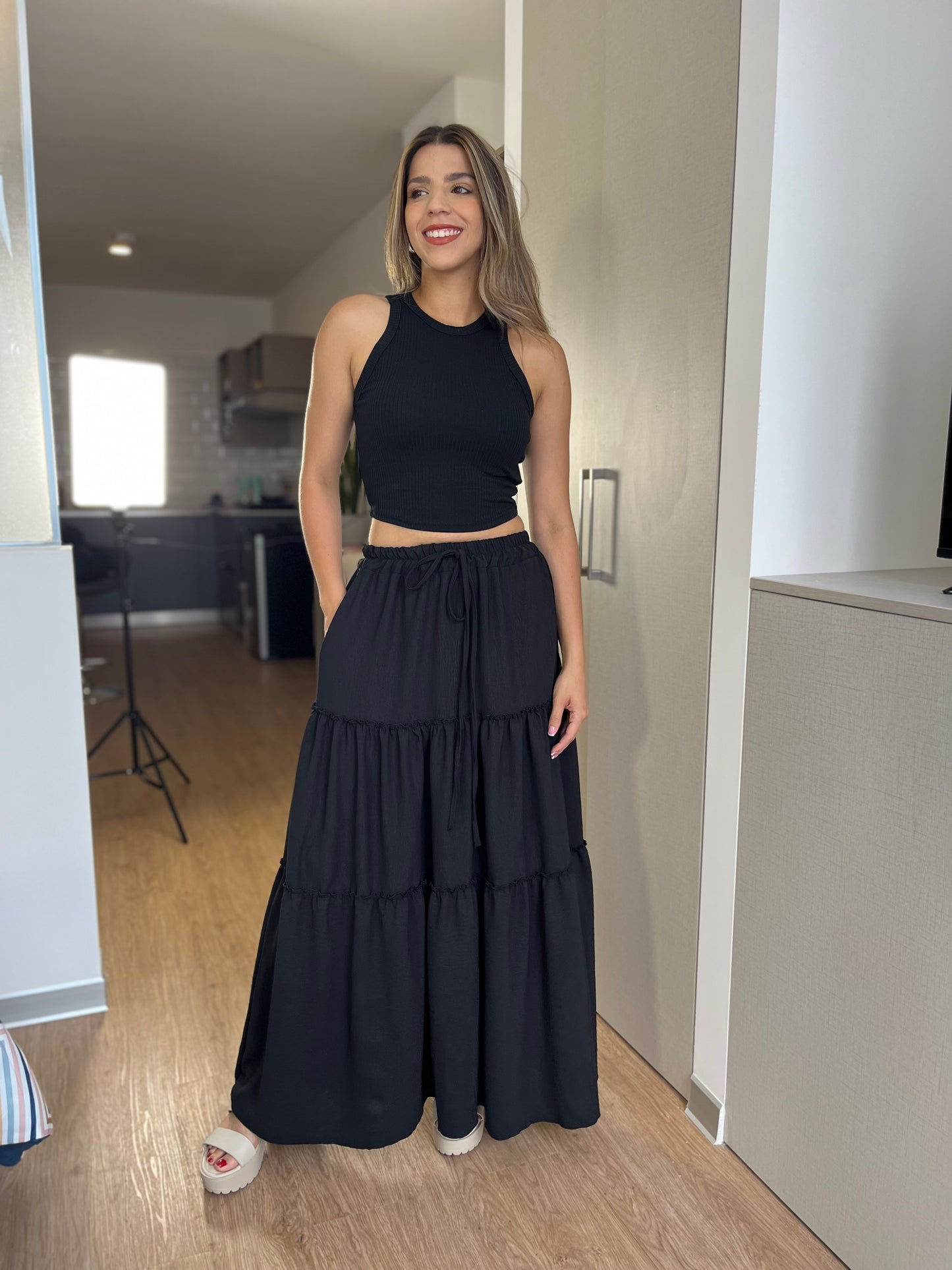 352 Maxi Falda Negra con Bolsillos