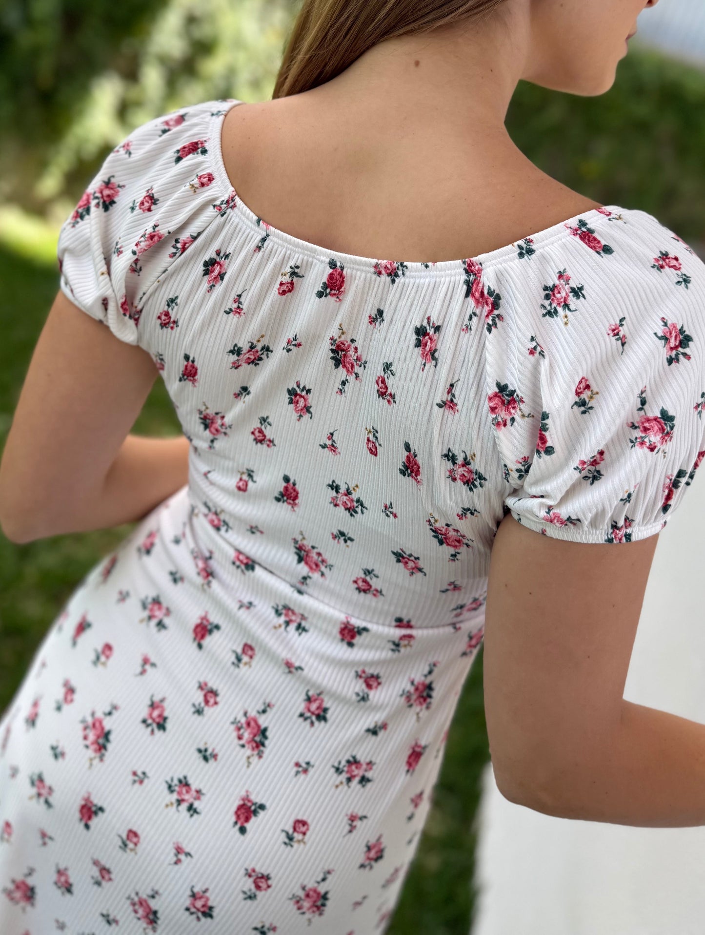 00715 Zoe Midi Dress Blanco Flores Rojas