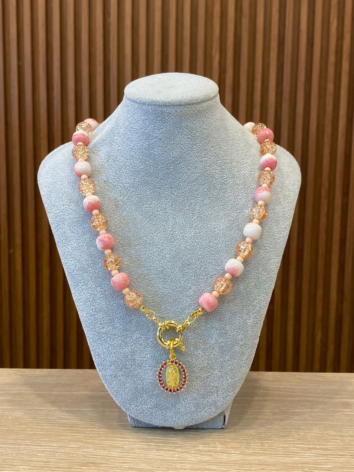 00317 Collar Acrílico Piedras Virgen
