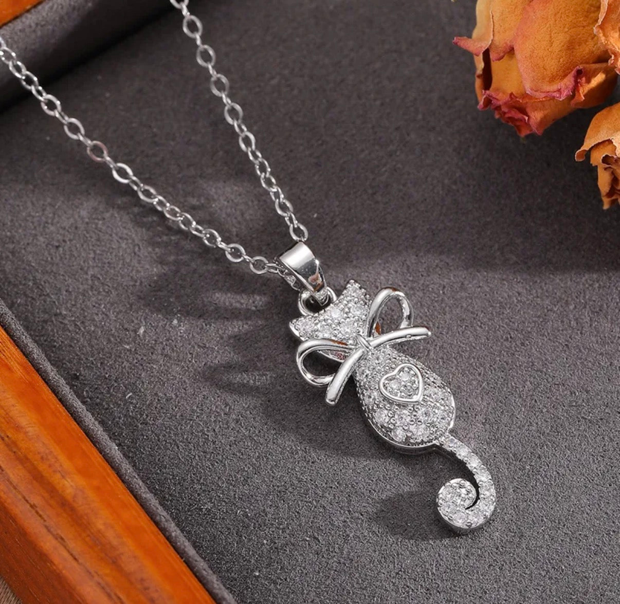 00214 Collar gato en acero inoxidable cola