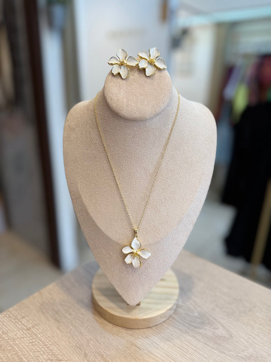 000111 Collar Flor Sakura en Set