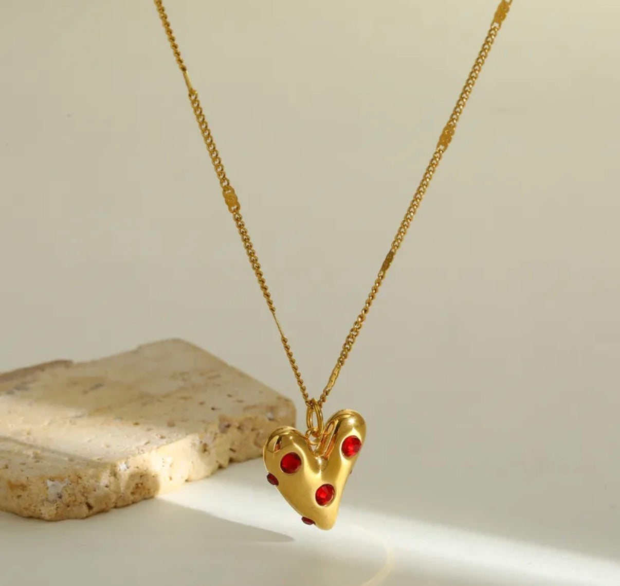 00203 Collar cora con detalle rojo de acero inoxidable