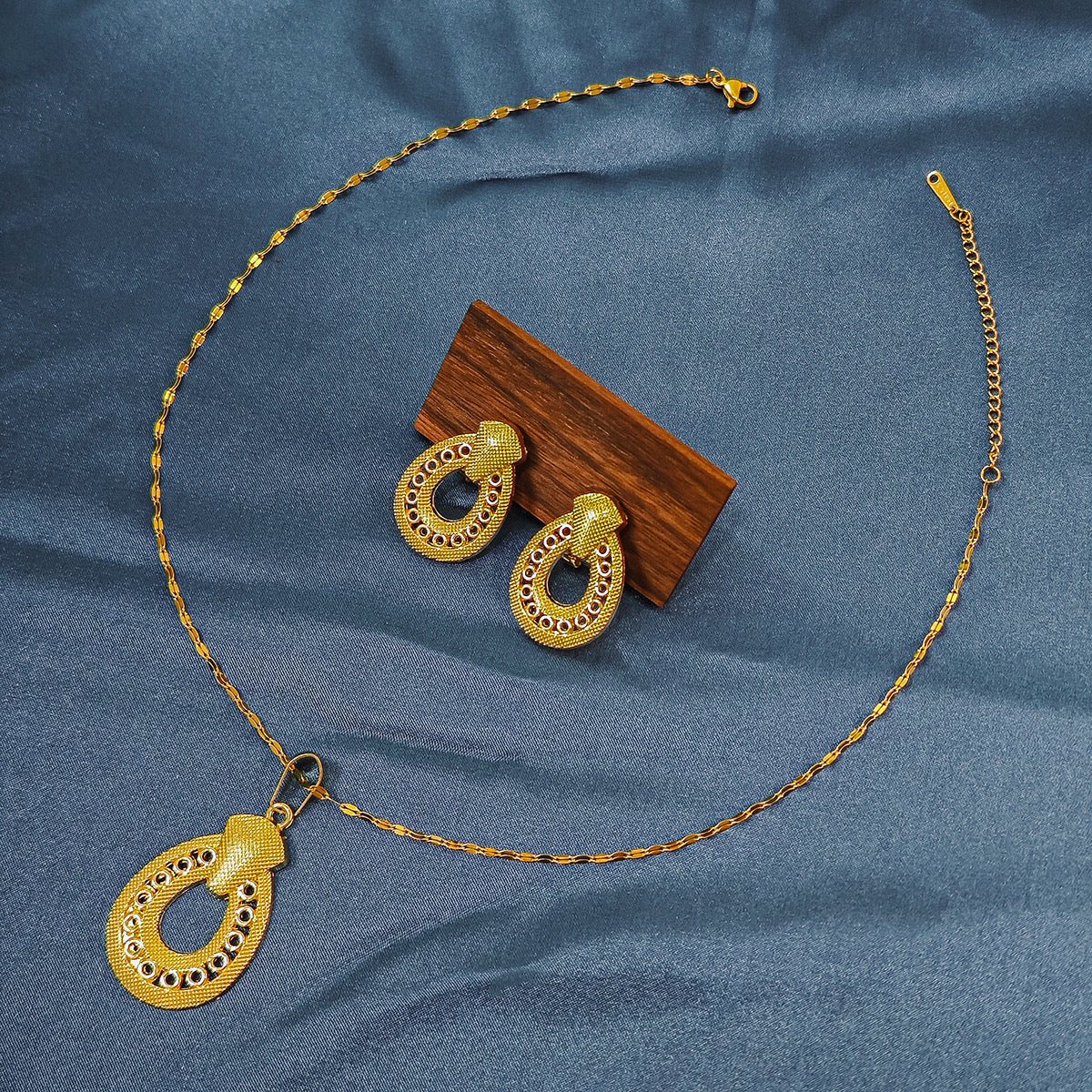 00605 Set Collar y Arete en Acero