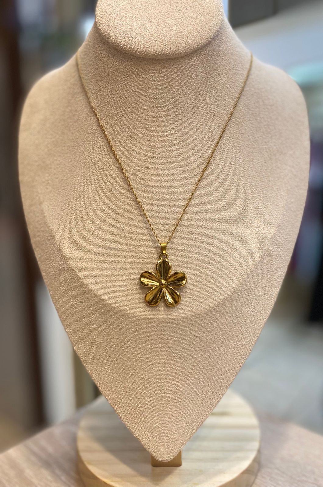 0005 Collar Flor en Acero