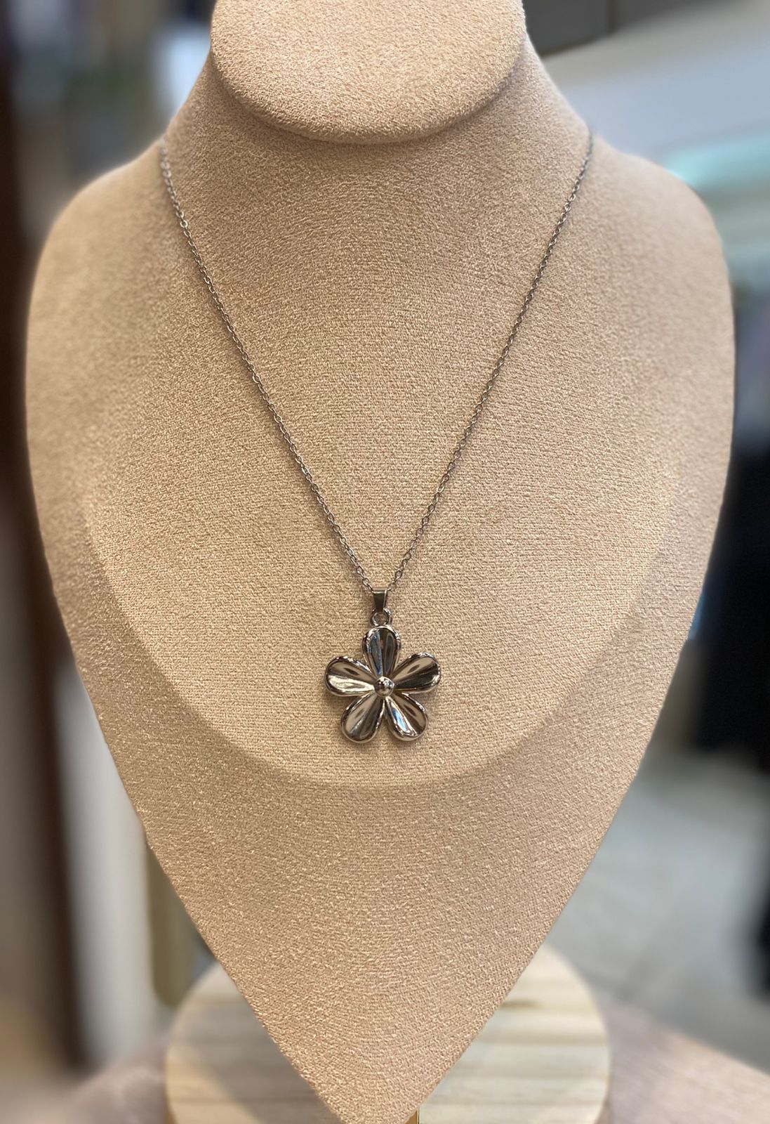 00442 Collar flor plateada acero inoxidable
