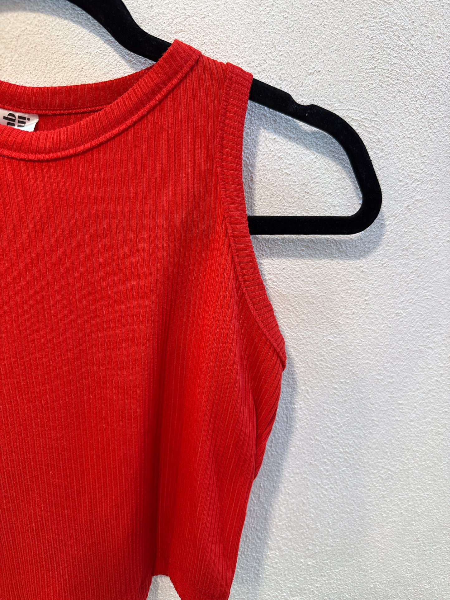 00519 Top rojo Inquieta rayón