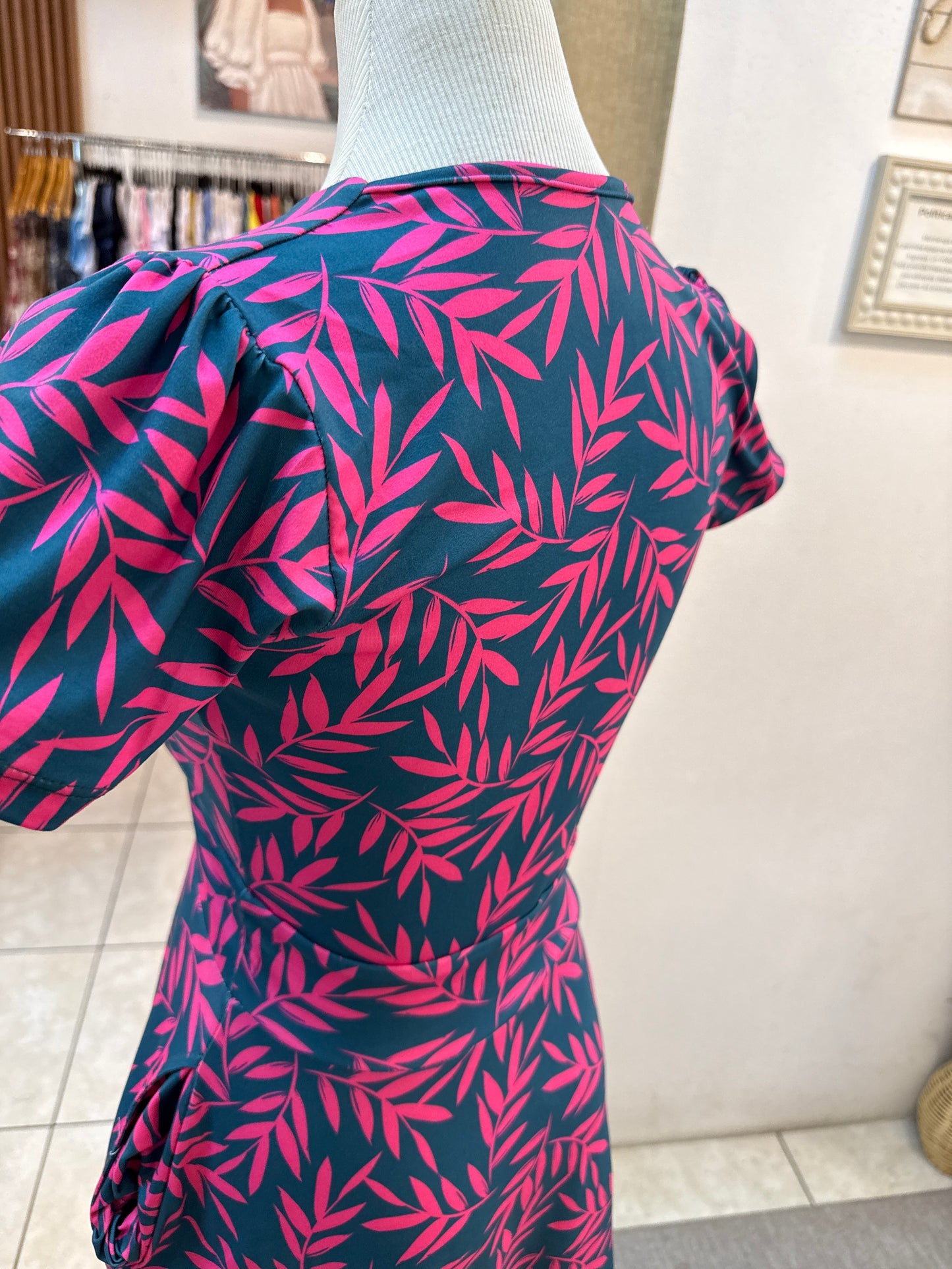 00012 Vestido Alexa con Bolsas Flores Fucsia
