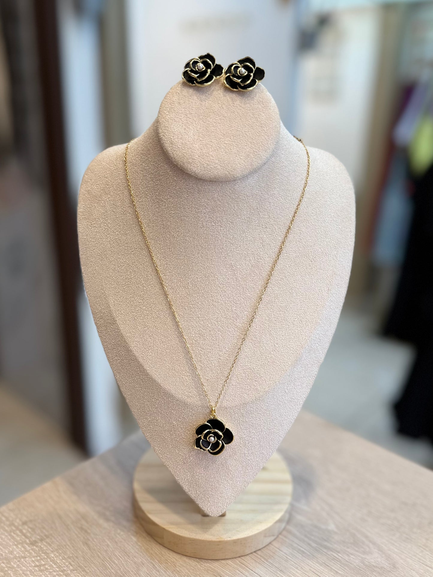000112 Collar Flor en Set Zamak