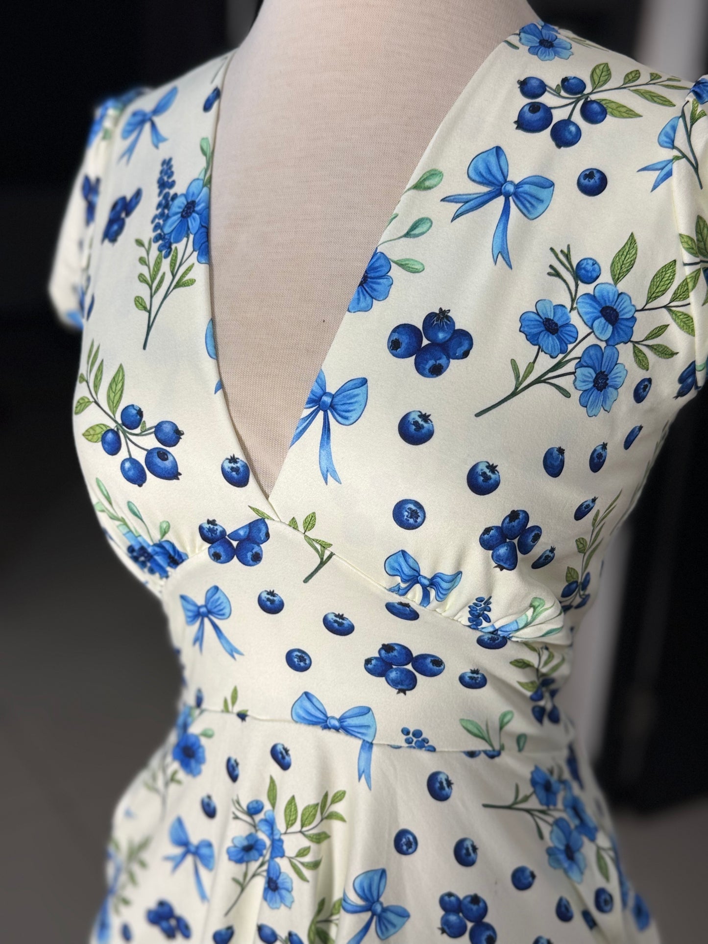00012 Vestido Alexa con Bolsas Arándanos