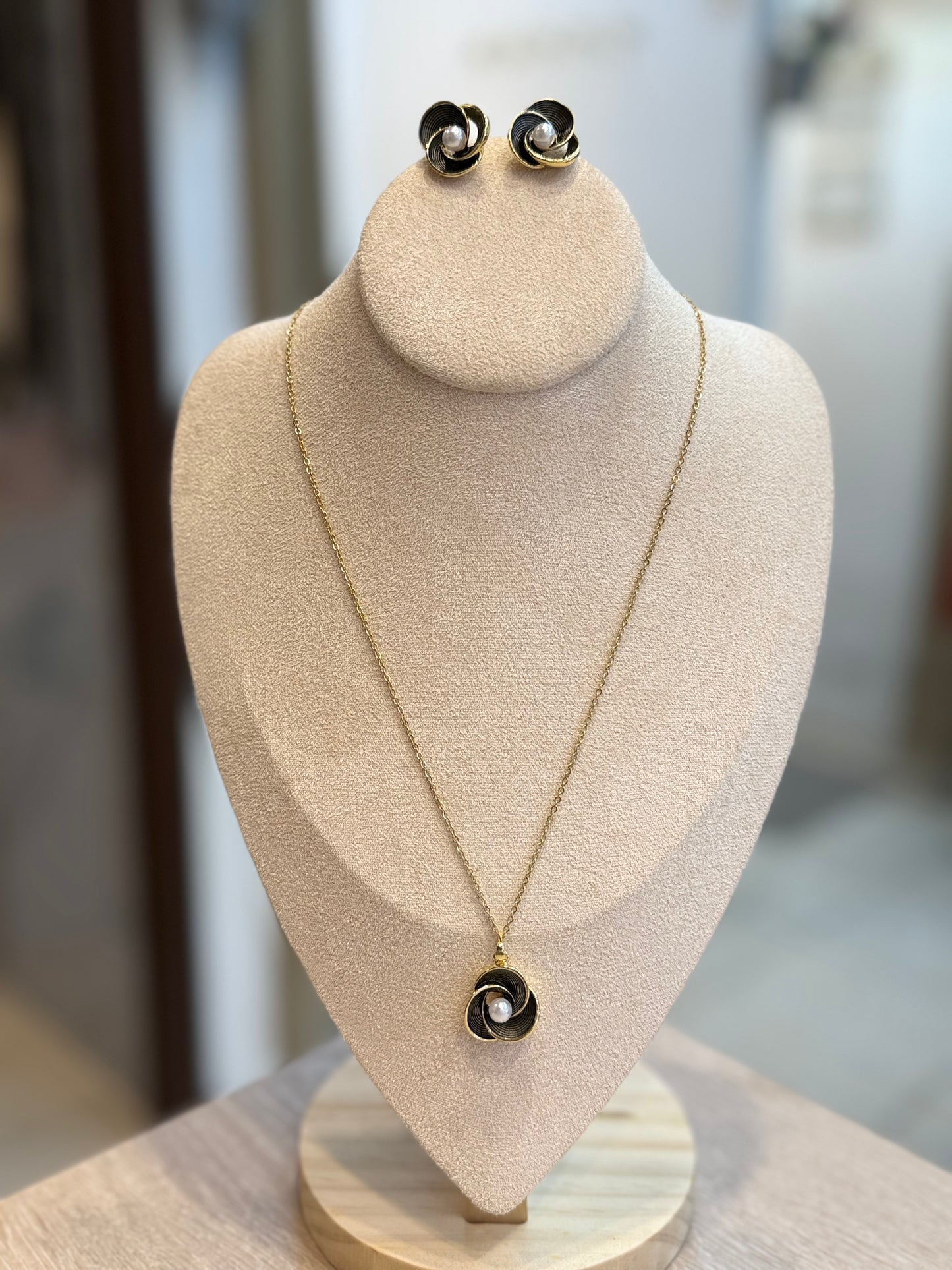 000120  Collar Flor en Set ( Zamak )