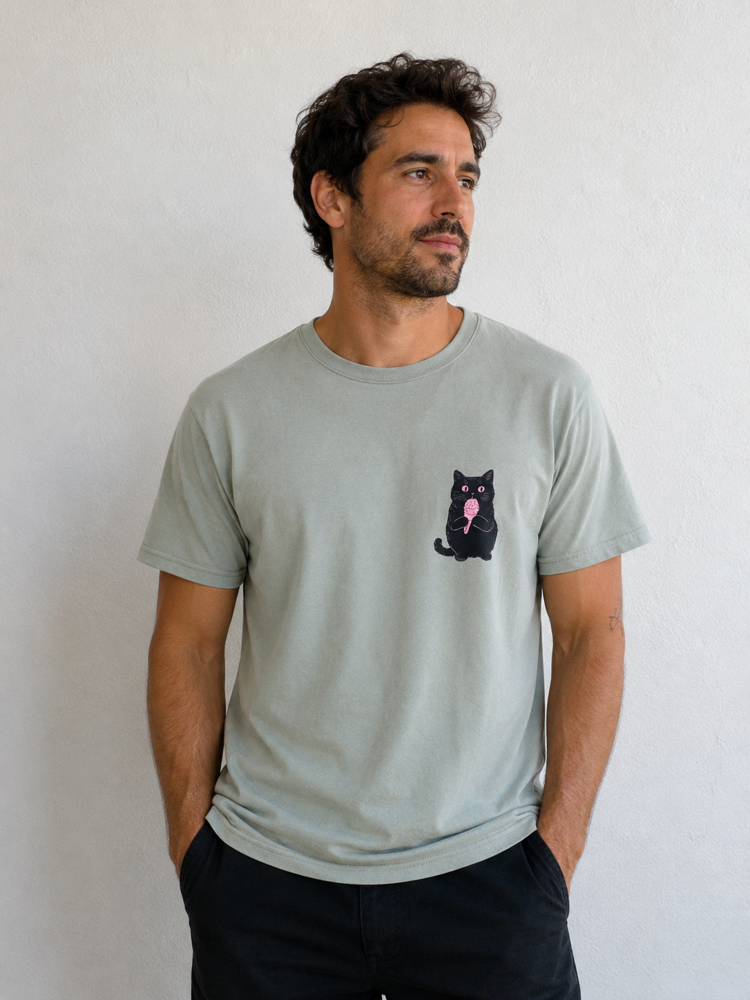 00576 Tshirt Hombre Gato Negro color verde claro
