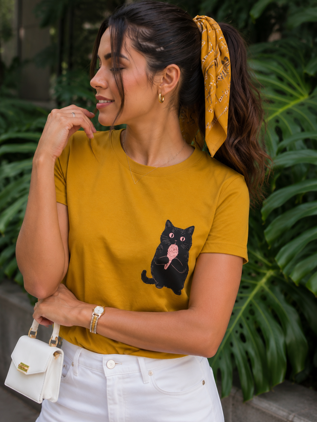 00564 Blusa Amarilla con  Gato Negro Helado