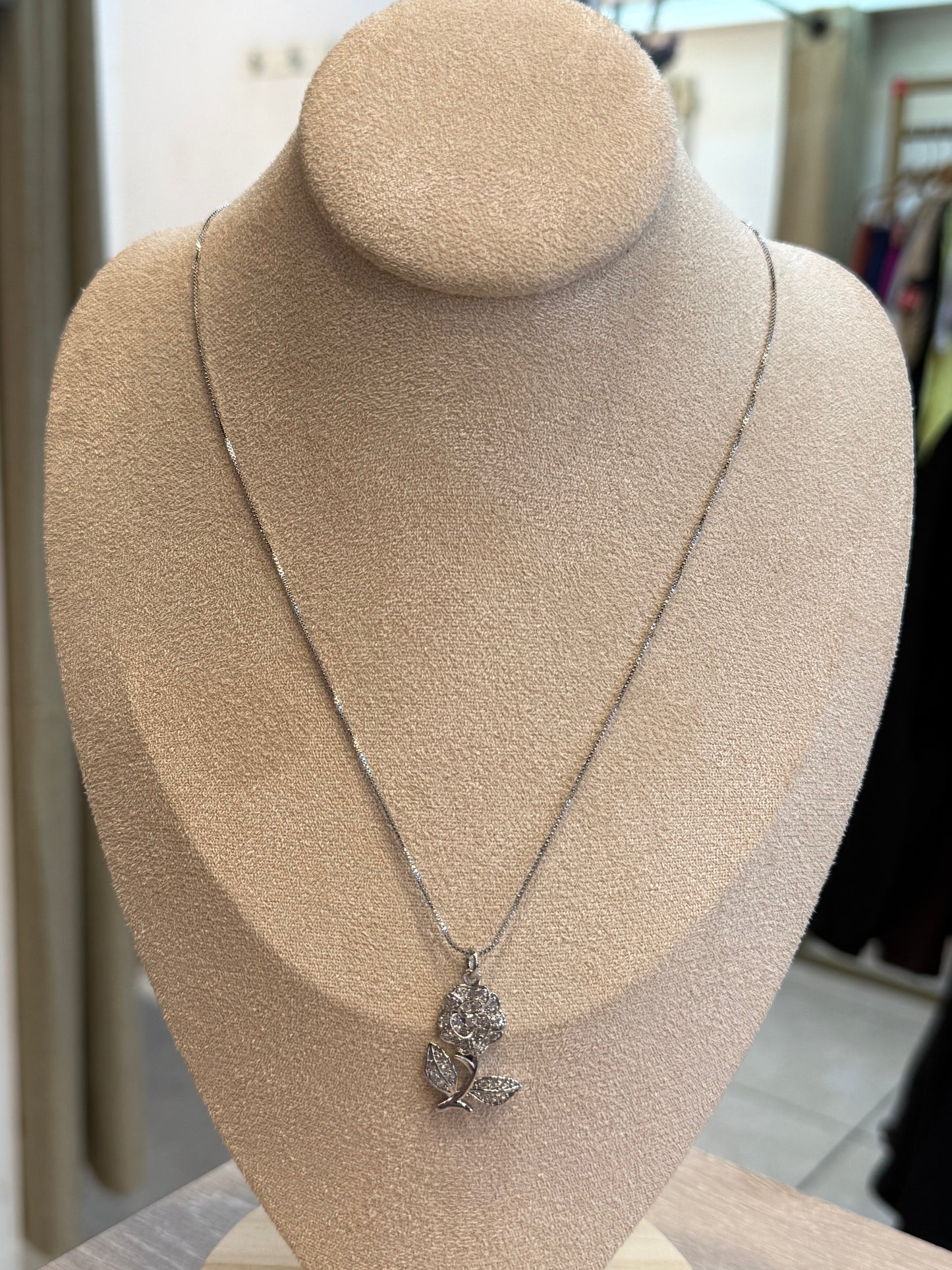 000118 Collar Rosa Plateada Chispas