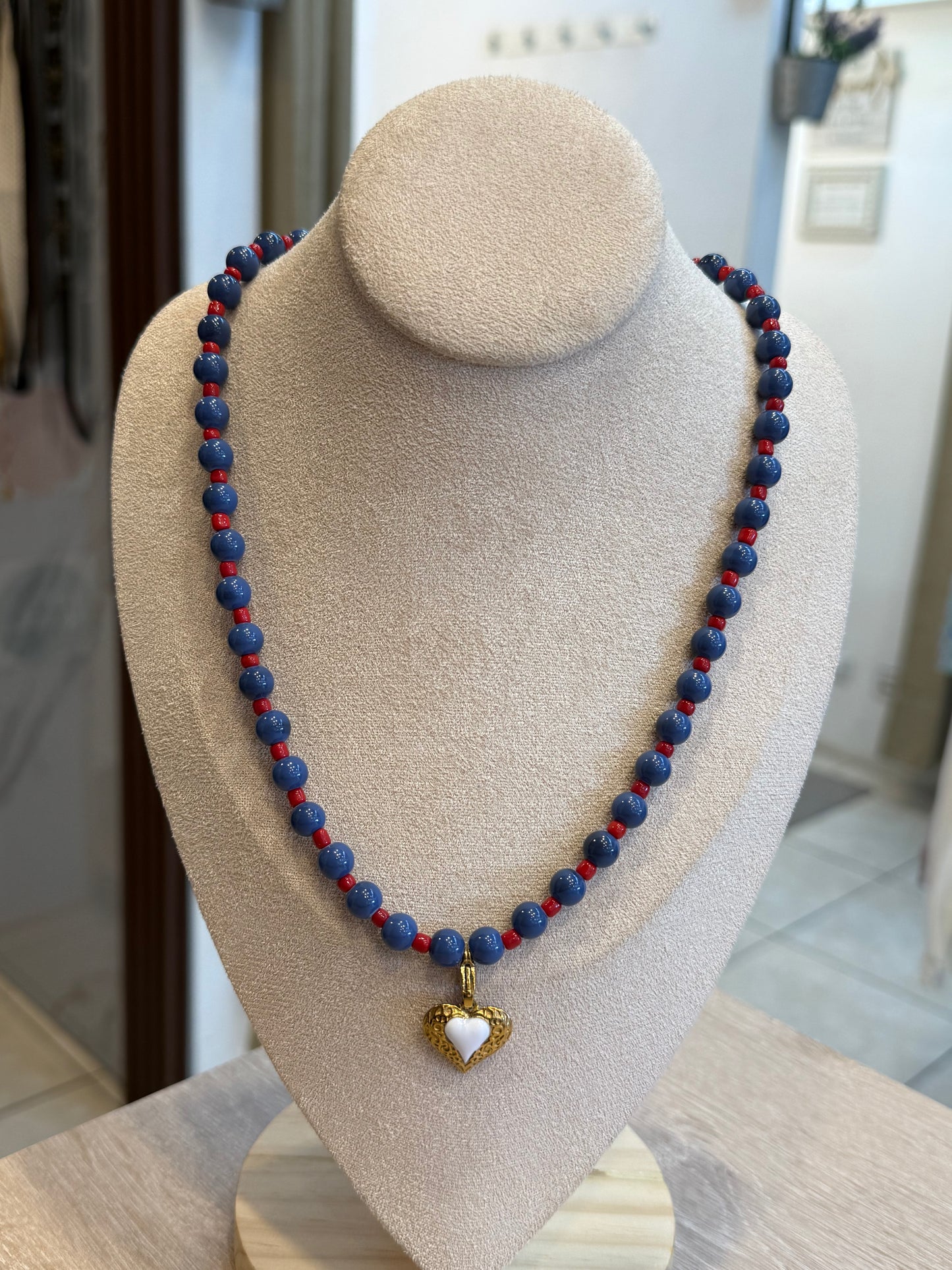 00508 Collar Azul y Rojo Cora Blanco