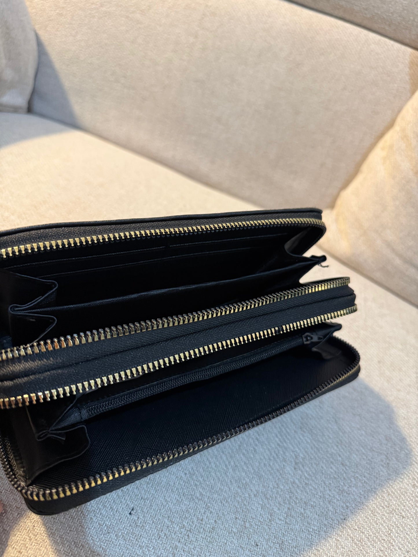 1001 Billetera Negra con Tachas