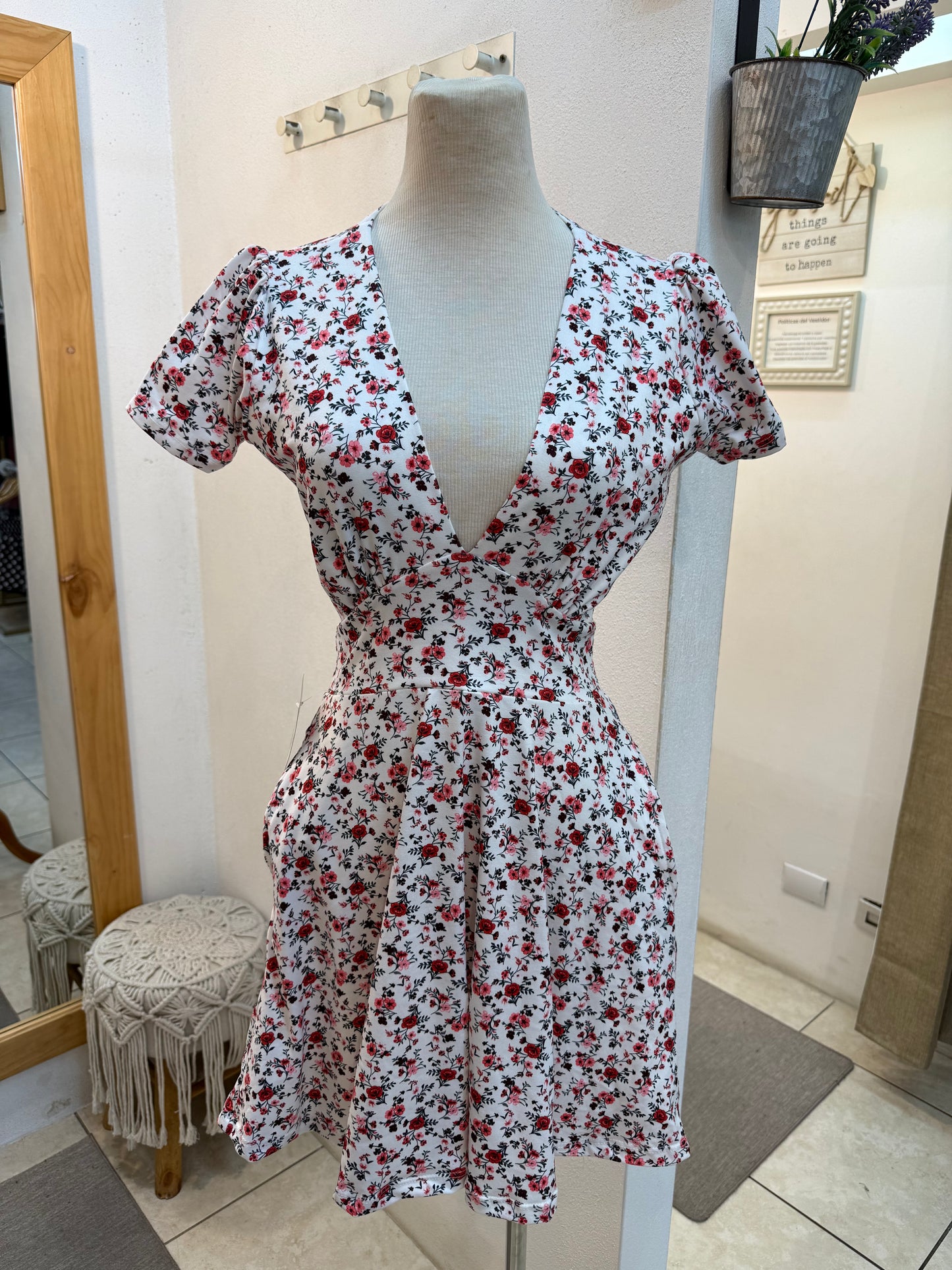 00012 Vestido Alexa con Bolsas Flores Blanco