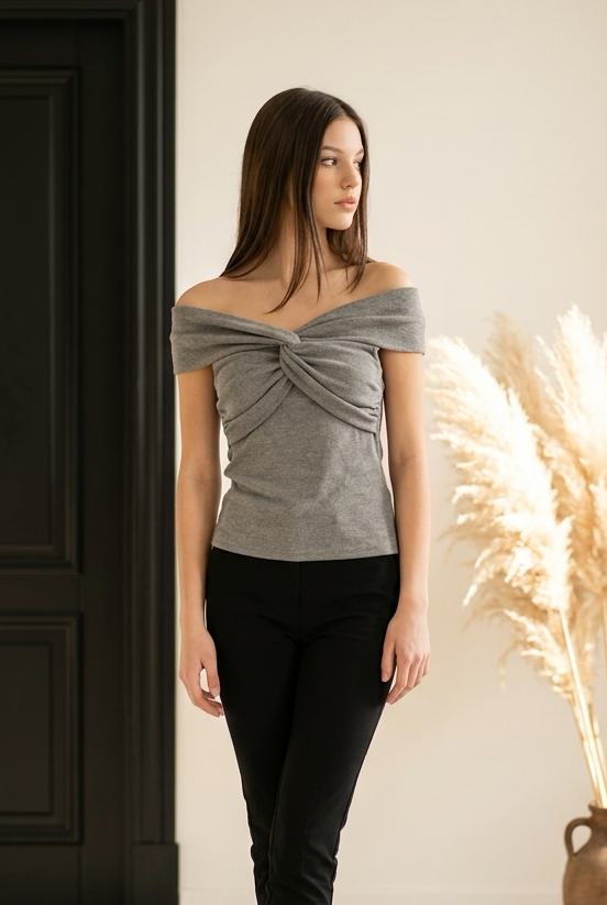 12 Blusa Inquieta Cruzada  Gris Oscuro