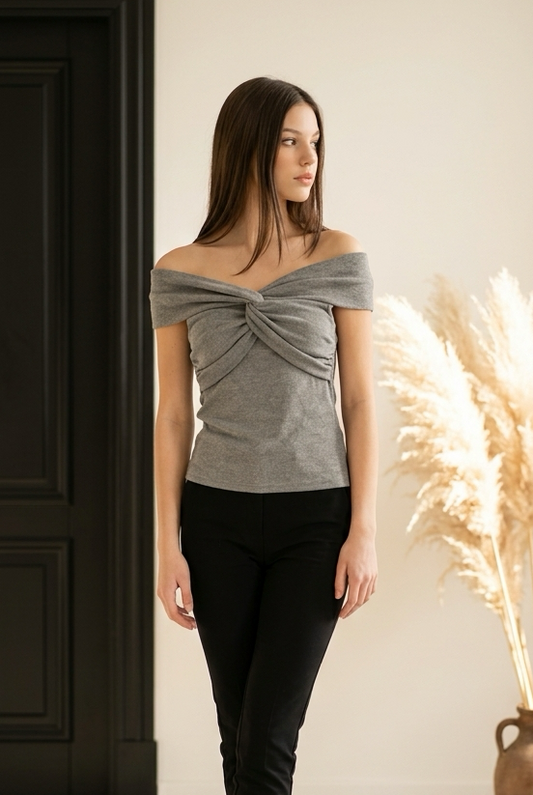 12 Blusa Inquieta Cruzada  Gris Oscuro